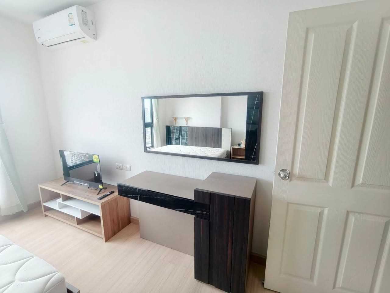 Supalai Loft Talat Phlu · ใกล้ The Mall ท่าพระ วิวสวนและสระว่ายน้ำ